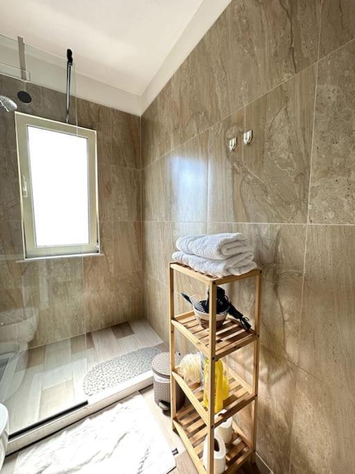 Great Apartament Near Lake & Blloku Area Тирана Экстерьер фото